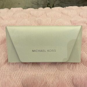 Michael Kors White Glasses Case excellent condition​​​​​​